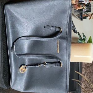 Micheal kors jet set tote
